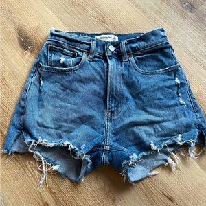 Abercrombie curve love mom shorts